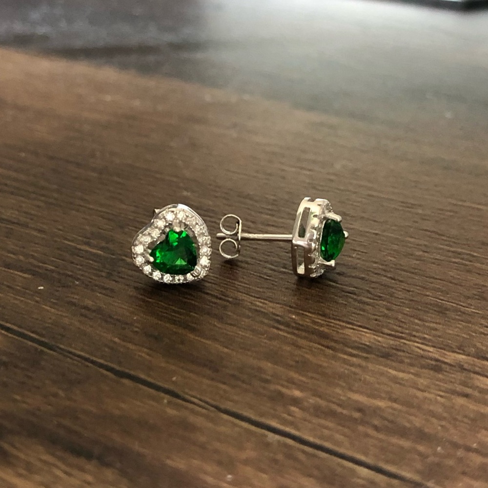 ✨3/$15✨ NEW Dainty Crystal Hearts Studs